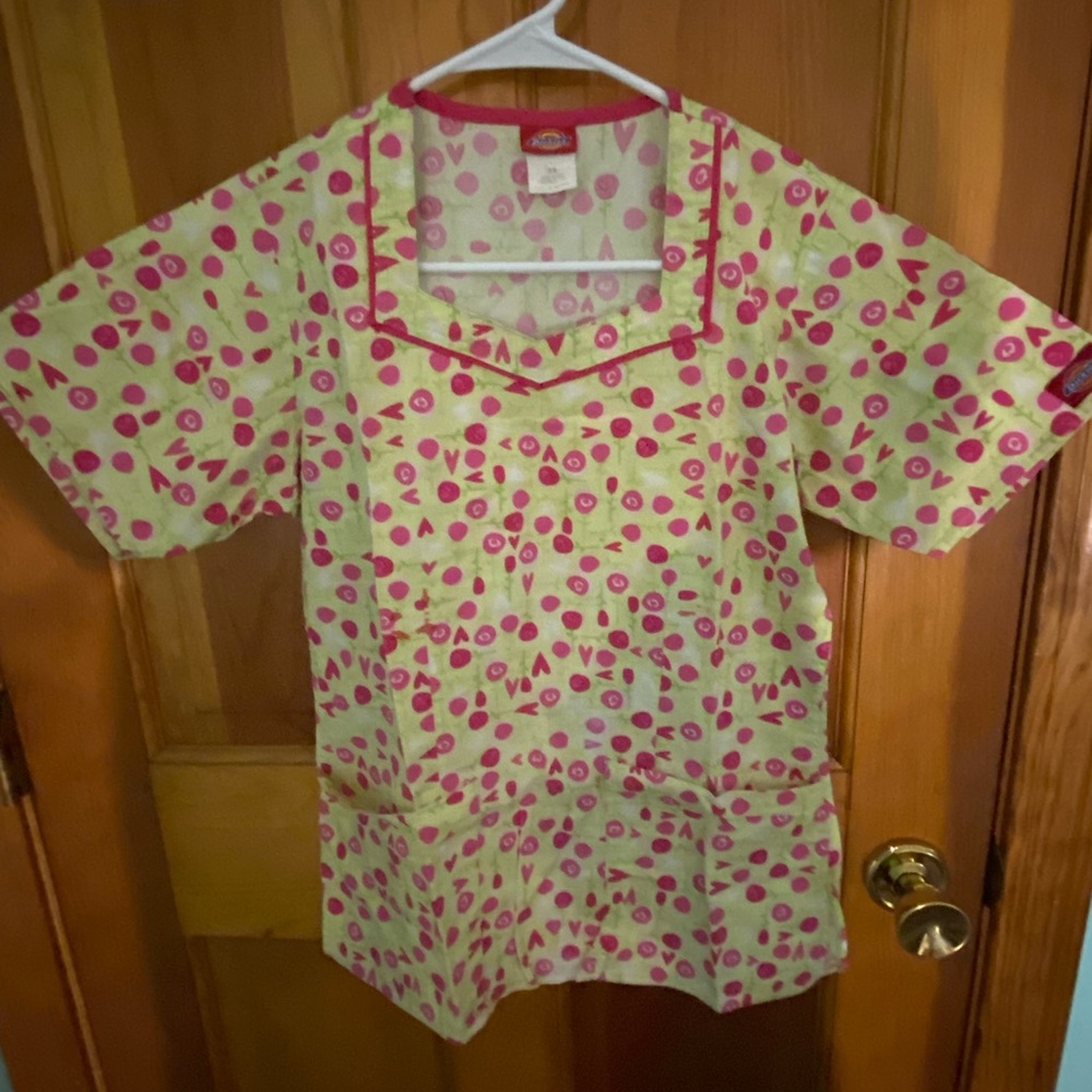 Dickies green and pink scrub top (XS)